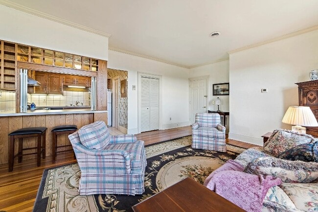 Building Photo - 385 Sherwood Ave