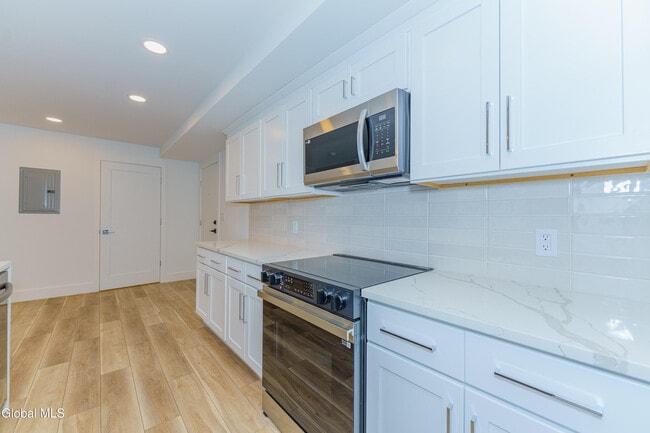 Building Photo - 9 Laura Dr