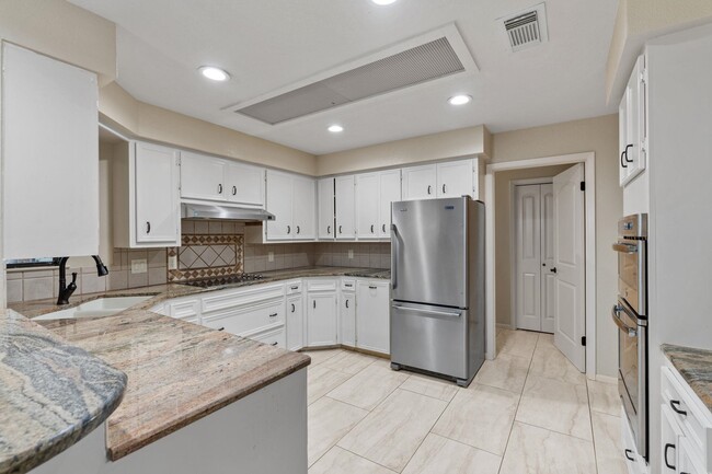 Building Photo - 106 Cross Bow