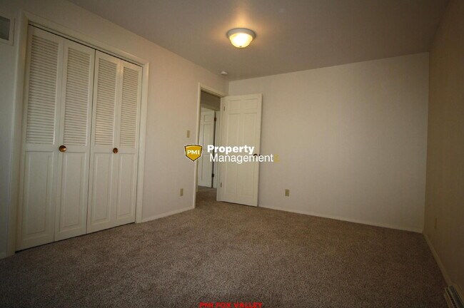 Building Photo - Quiet Mature Neighborhood