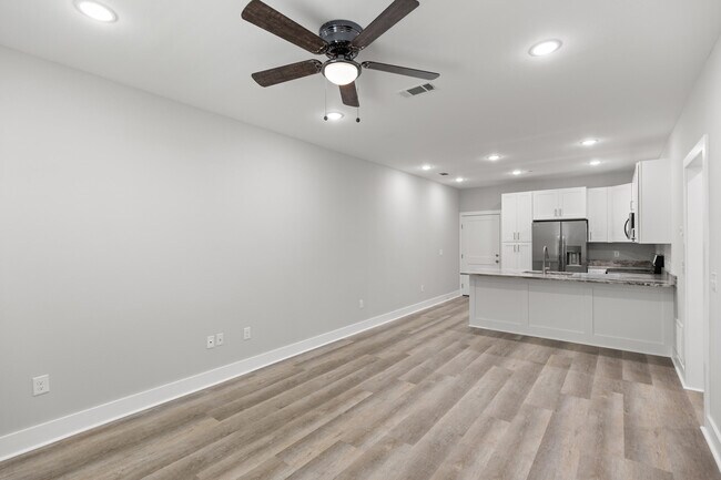 Building Photo - 305 Okaloosa Ave