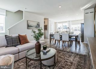 Building Photo - 8214 Alexander Court