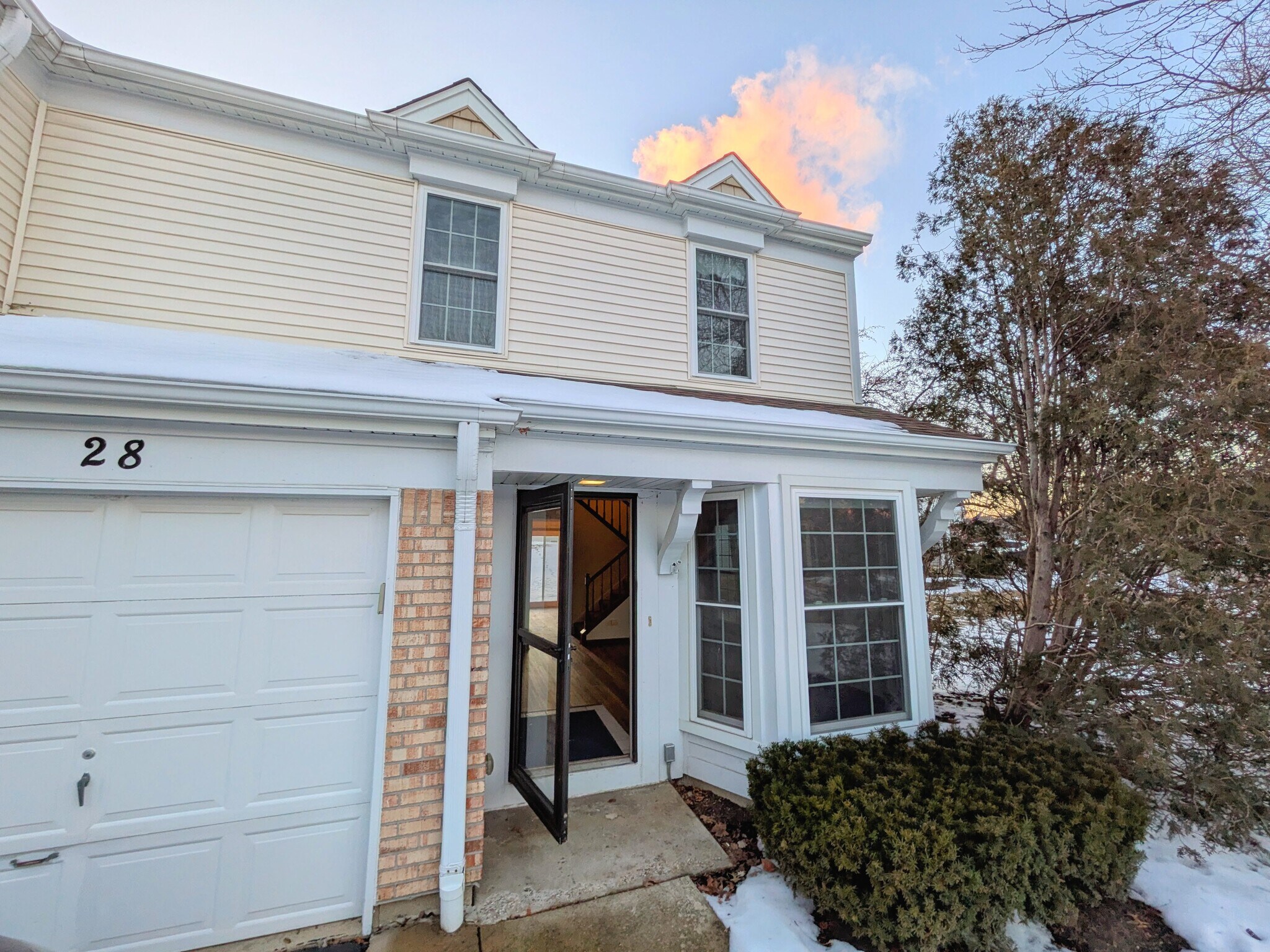 Building Photo - 28 N Oltendorf Rd