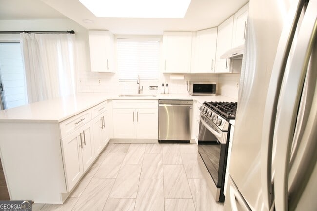 Building Photo - 34 Little Silver Ct