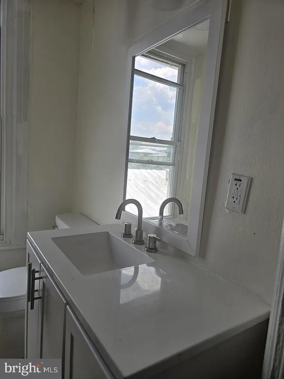 Building Photo - 33 Jacoby St