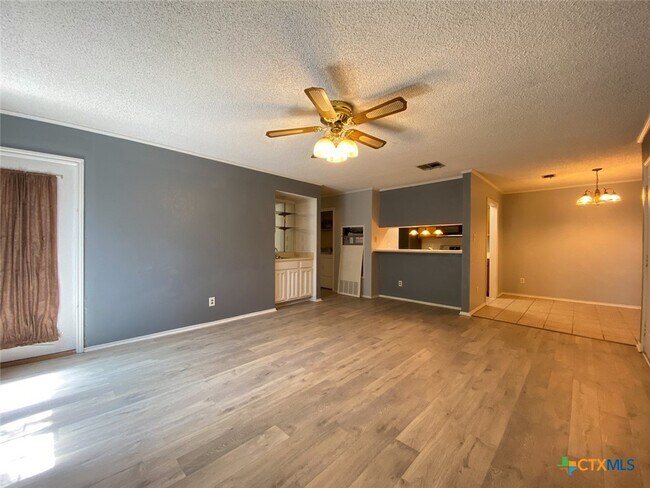 Building Photo - 1202 Thorpe Ln