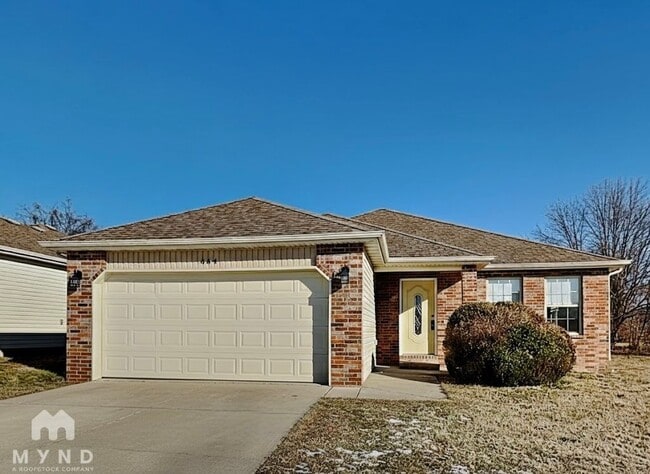 Building Photo - 664 S Mahn Ave