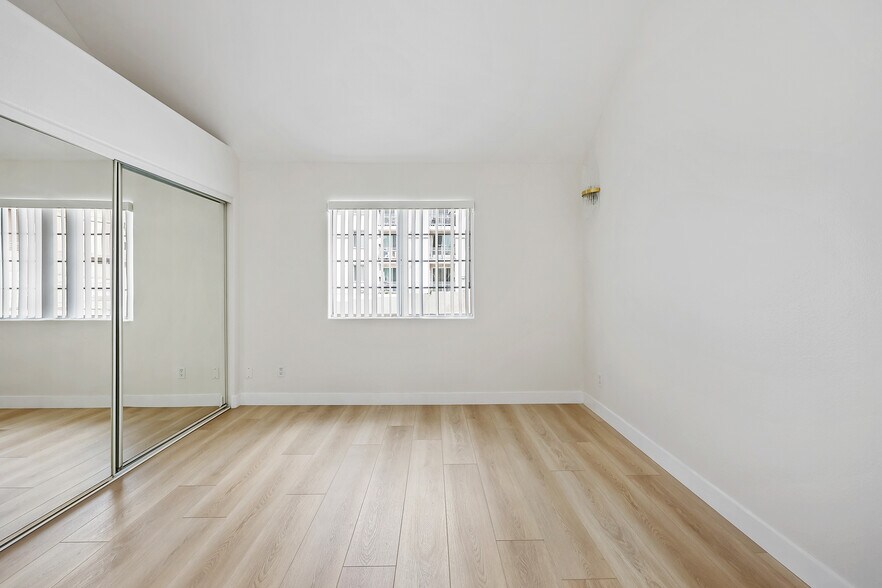 Building Photo - 10128 Hillhaven Ave