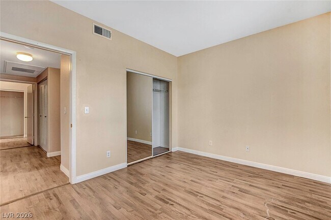 Building Photo - 5650 E Sahara Ave