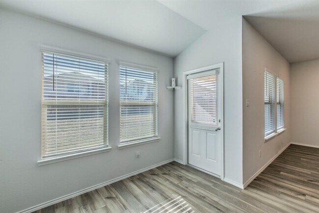 Building Photo - 237 Poplin Ln