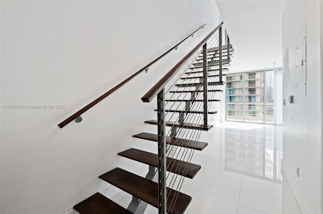 Building Photo - 690 SW 1st Ct
