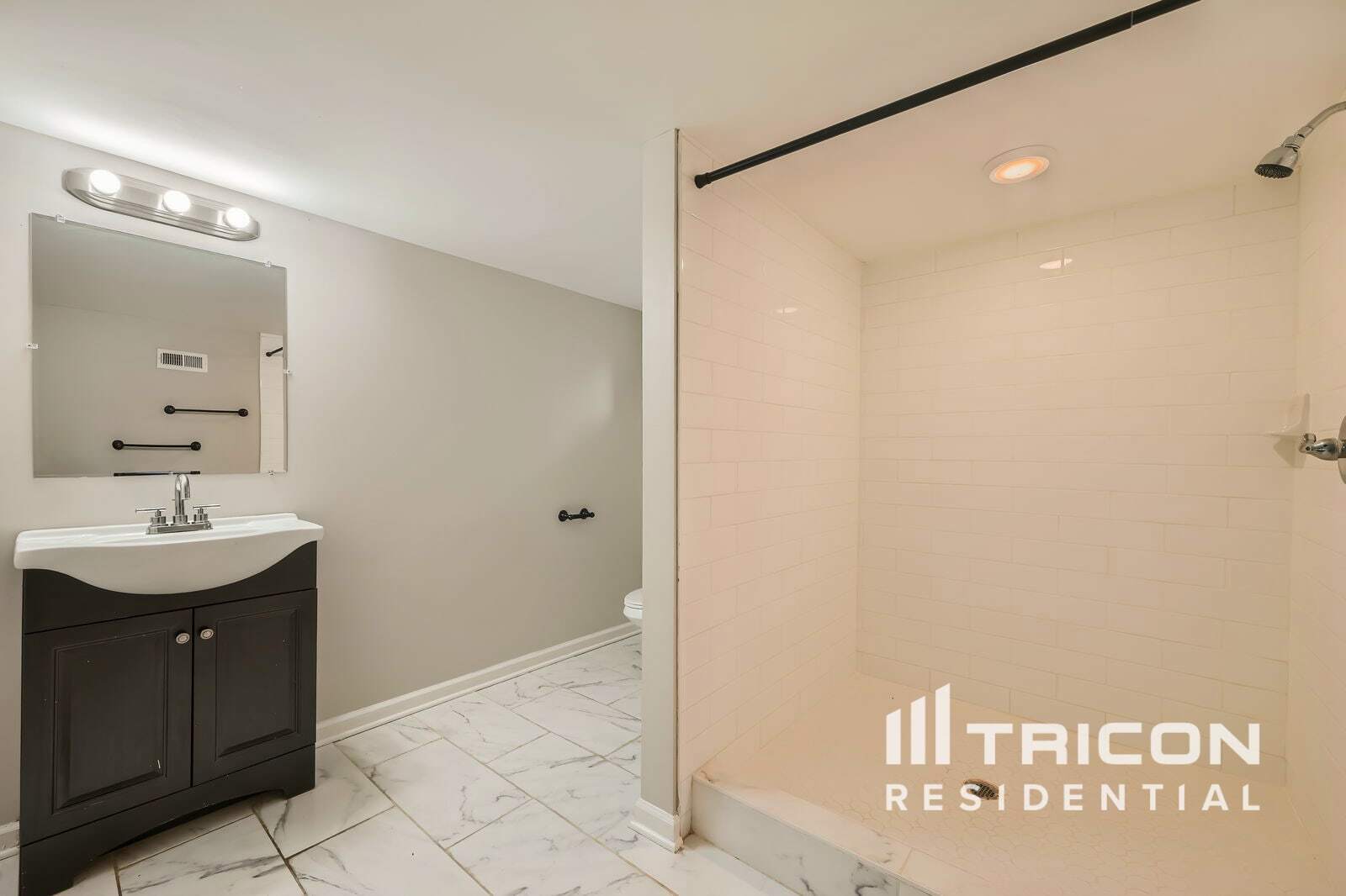 Building Photo - 7404 Park Dr