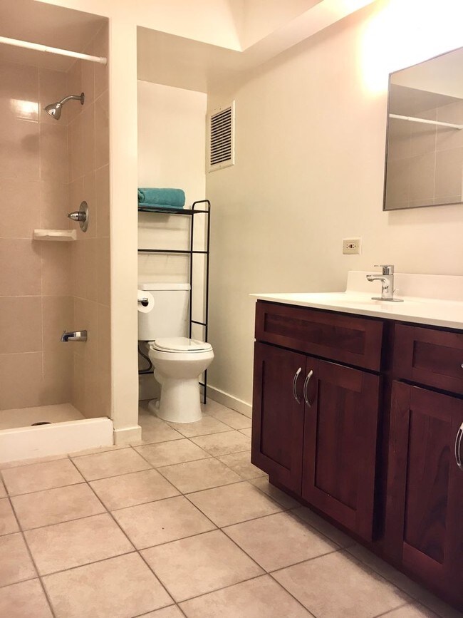 Building Photo - **VIEW FULL AD FOR DETAILS** $995 1ST MONTH RENT SPECIAL | REMODELED! CENTRALIZED LOCATION! GREAT...
