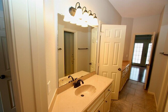 Building Photo - 13903 Jupiter Hills Dr