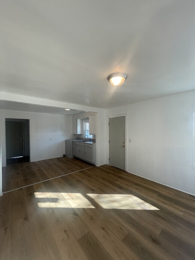 Building Photo - 220 Baker Cir