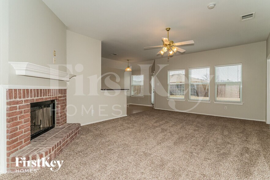 Building Photo - 207 Amherst Dr