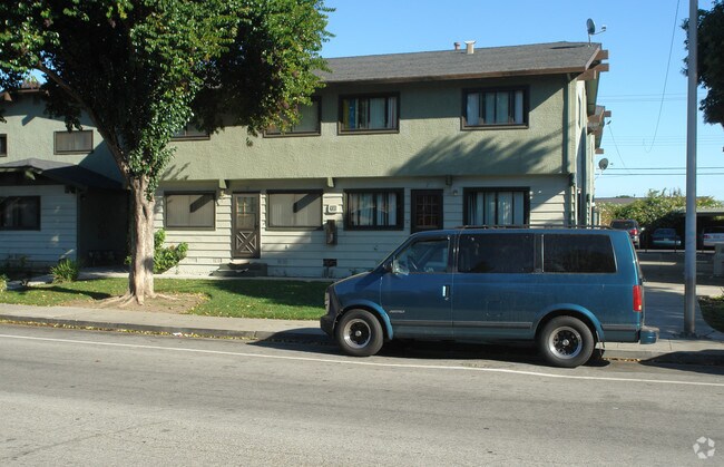 Building Photo - 920-960 Clyde Ave