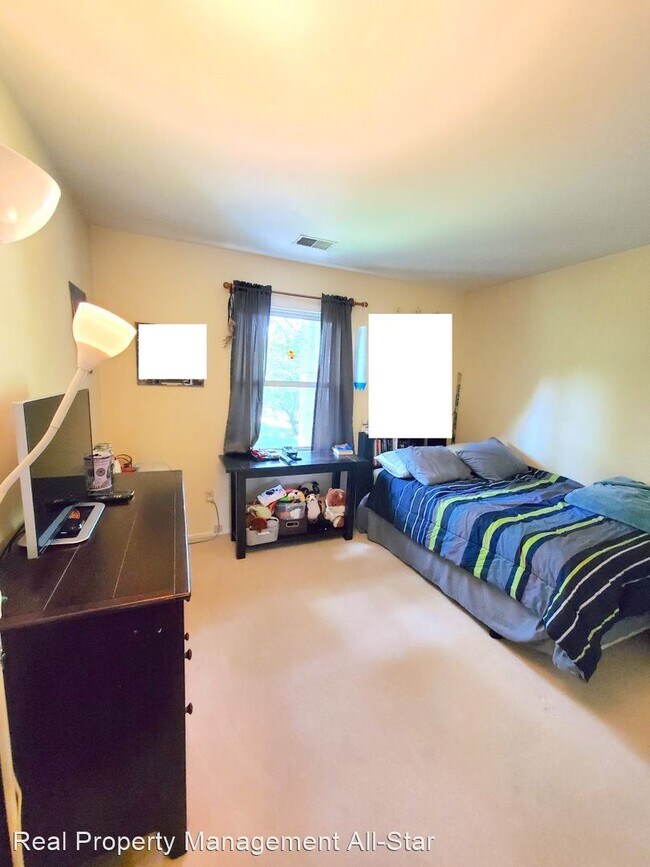 Building Photo - 3 br, 2.5 bath House - 13 Dallenbach Lane