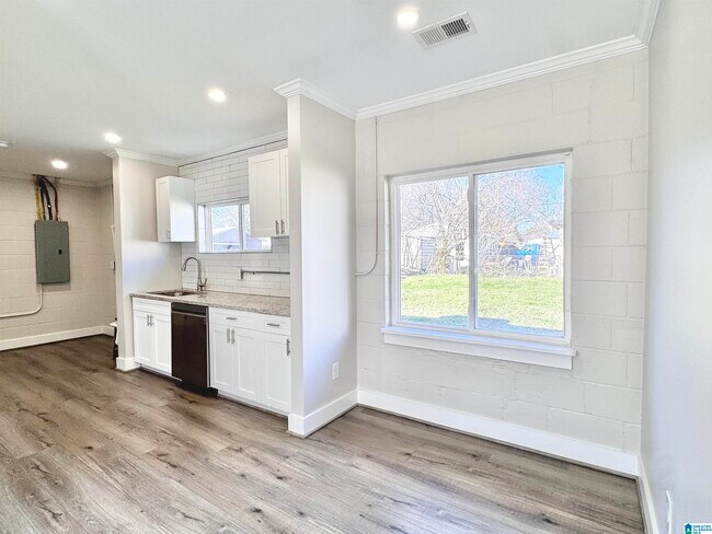 Building Photo - 1640 57th St