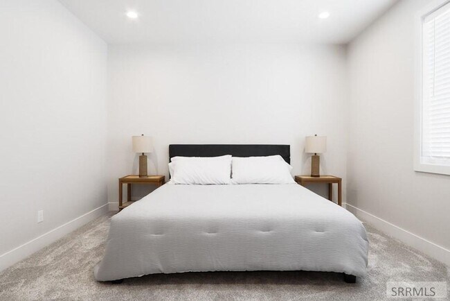Building Photo - COMPLETELY FURNISHED HOME FOR RENT IN SUGA...