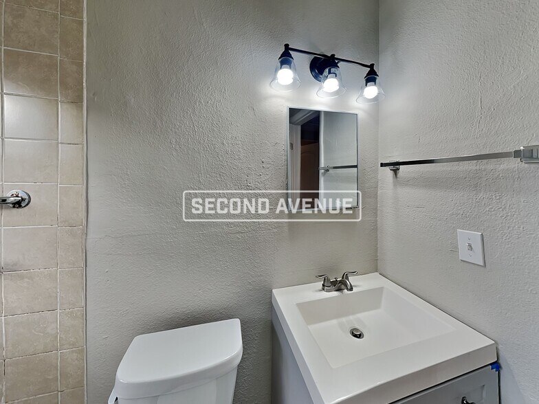 Building Photo - 4144 Katanga Dr N