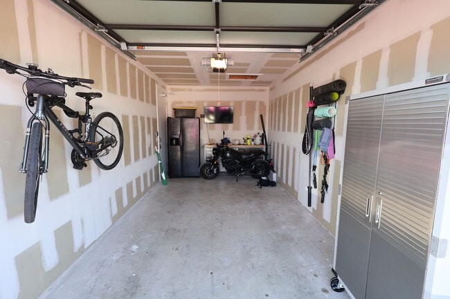Building Photo - Newly Built Duplex!