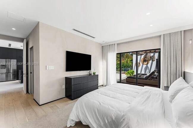 Building Photo - 445 NE 76th St