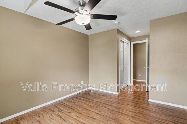 Building Photo - 1075 Mildred Ln SE