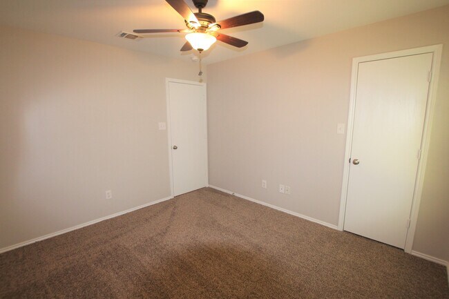 Building Photo - Coming Soon! Updated 3 Bedroom, 2 Bathroom home in Whitehouse ISD!