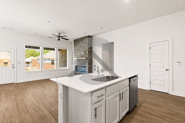 Building Photo - 623 Riley Ln