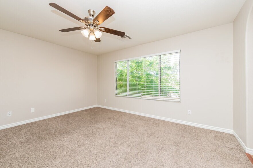 Building Photo - 5305 N Santa Fe Heights St