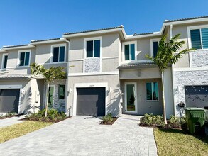 Building Photo - Indulge in luxury living with this elegant...