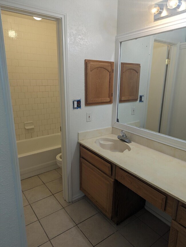 Building Photo - 21318 Meadowhill Dr