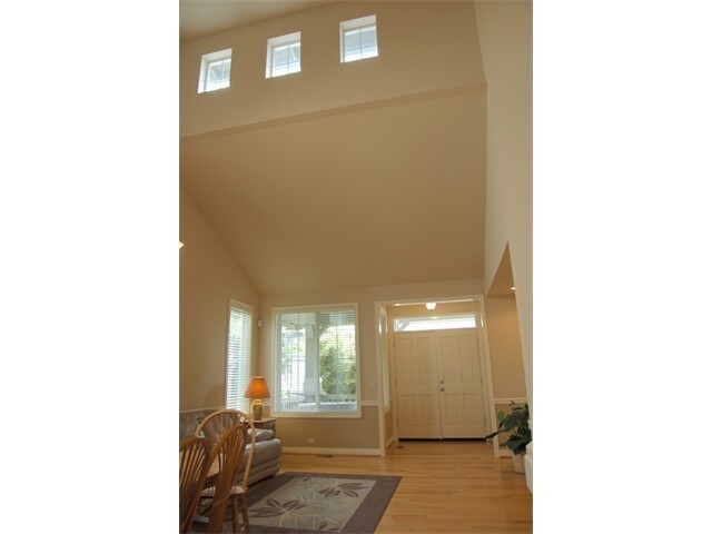 Building Photo - Beautiful 4 Bed Plus Den 2.5 Bath 2 Storey...