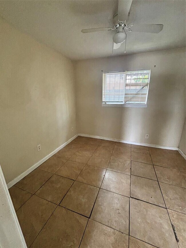 Building Photo - 1208 Bundrant Dr