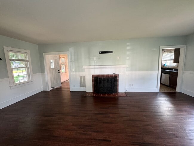 Building Photo - 129 Laurel Rd