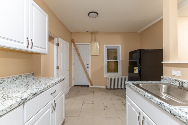 Building Photo - Modern Renovated Studio For Rent!