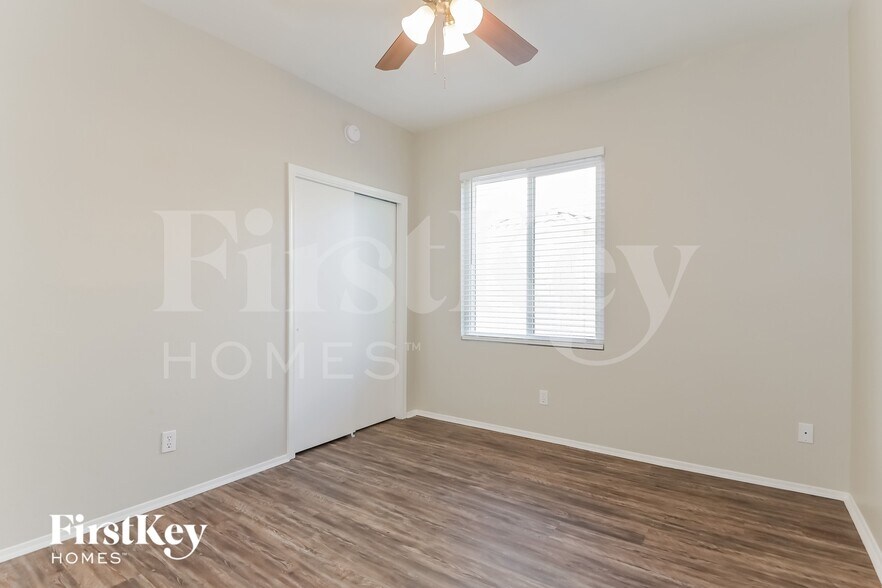 Building Photo - 2920 W Calle Lucinda