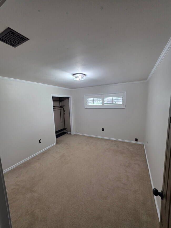 Building Photo - 318 Powell Dr