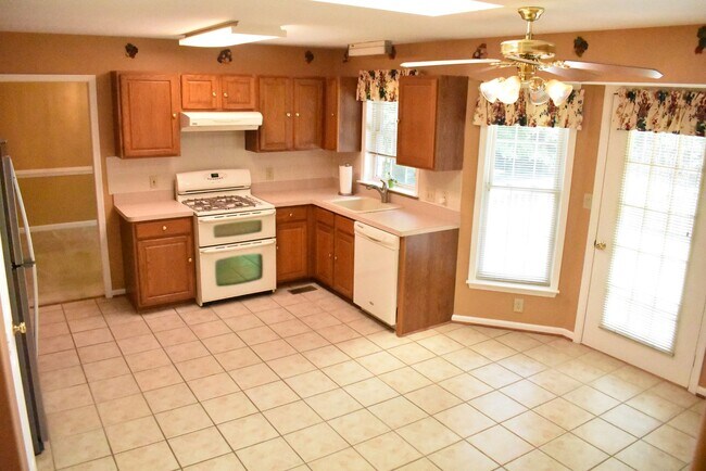 Building Photo - A Great South Stafford Location!