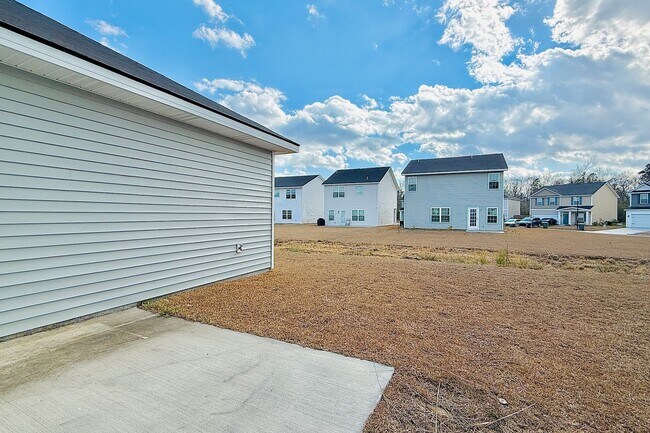 Building Photo - AVAILABLE NOW! (Pet Friendly)