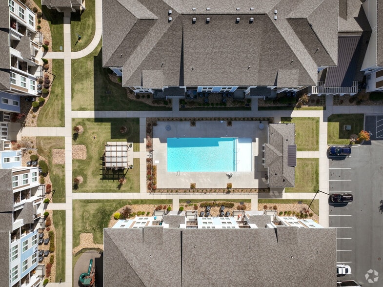 Pool - Waterside