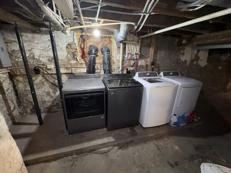 Building Photo - 2811 N Lyndale Ave