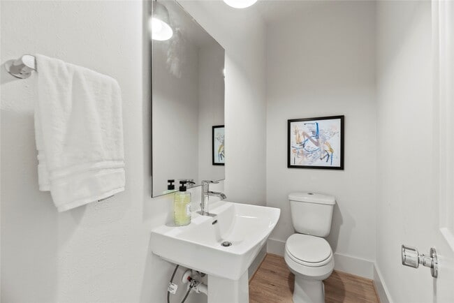 Building Photo - 1042 Homer St