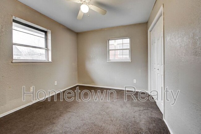 Building Photo - 1833 NE 51st St