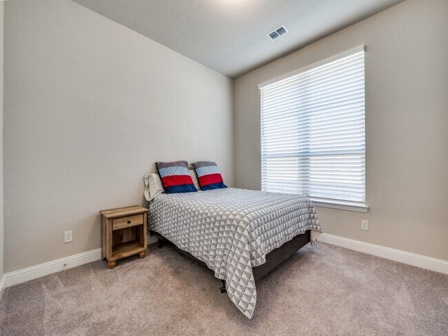 Building Photo - 1913 Renwick Dr