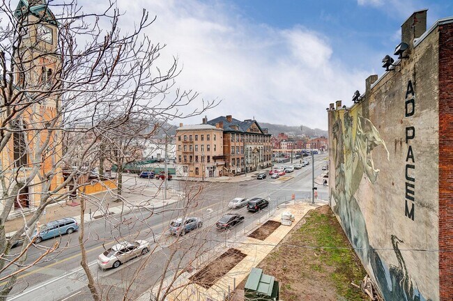 Building Photo - 1534 Republic St