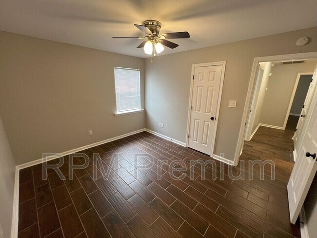 Building Photo - 522 Fawn Lake Dr