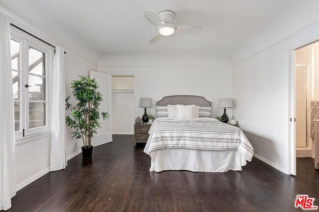 Building Photo - 373 S Crescent Heights Blvd