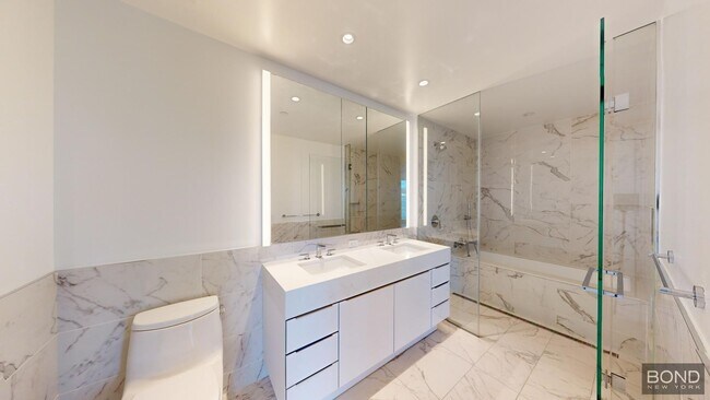 Building Photo - 400 W 61st St